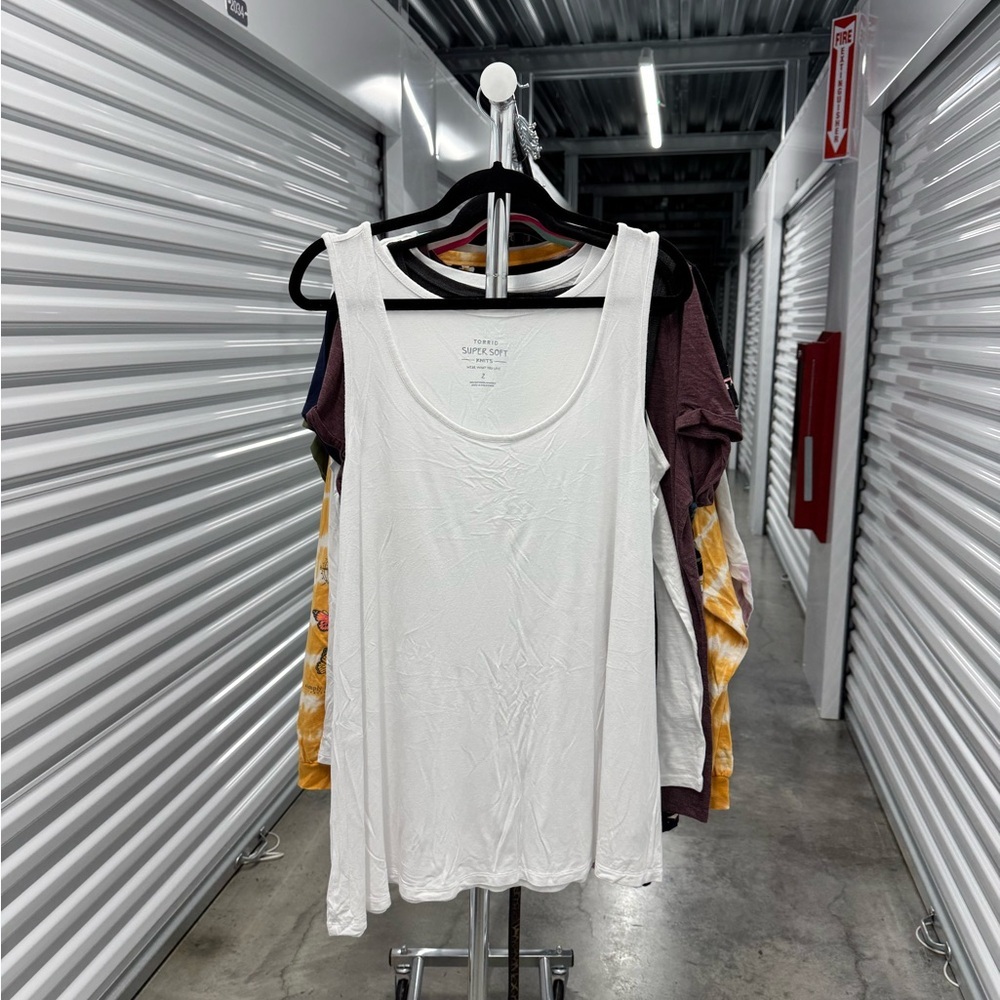 Torrid | Supersoft Sleeveless Tank in White | size 2